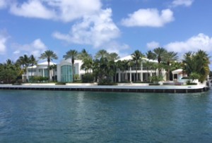 The first photo I took of this house turned out to be just half of it. Do you suppose they hold conferences in the large glass atrium structure? This house took up at least three lots.